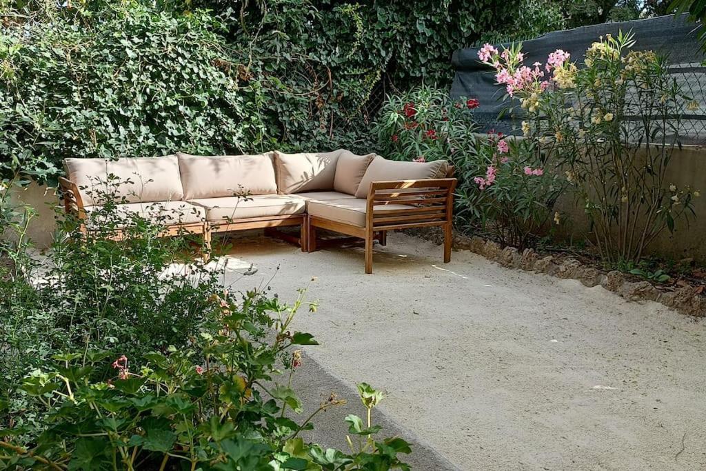 Grand Appartement, 2 Chambres Et Jardin Nîmes Extérieur photo