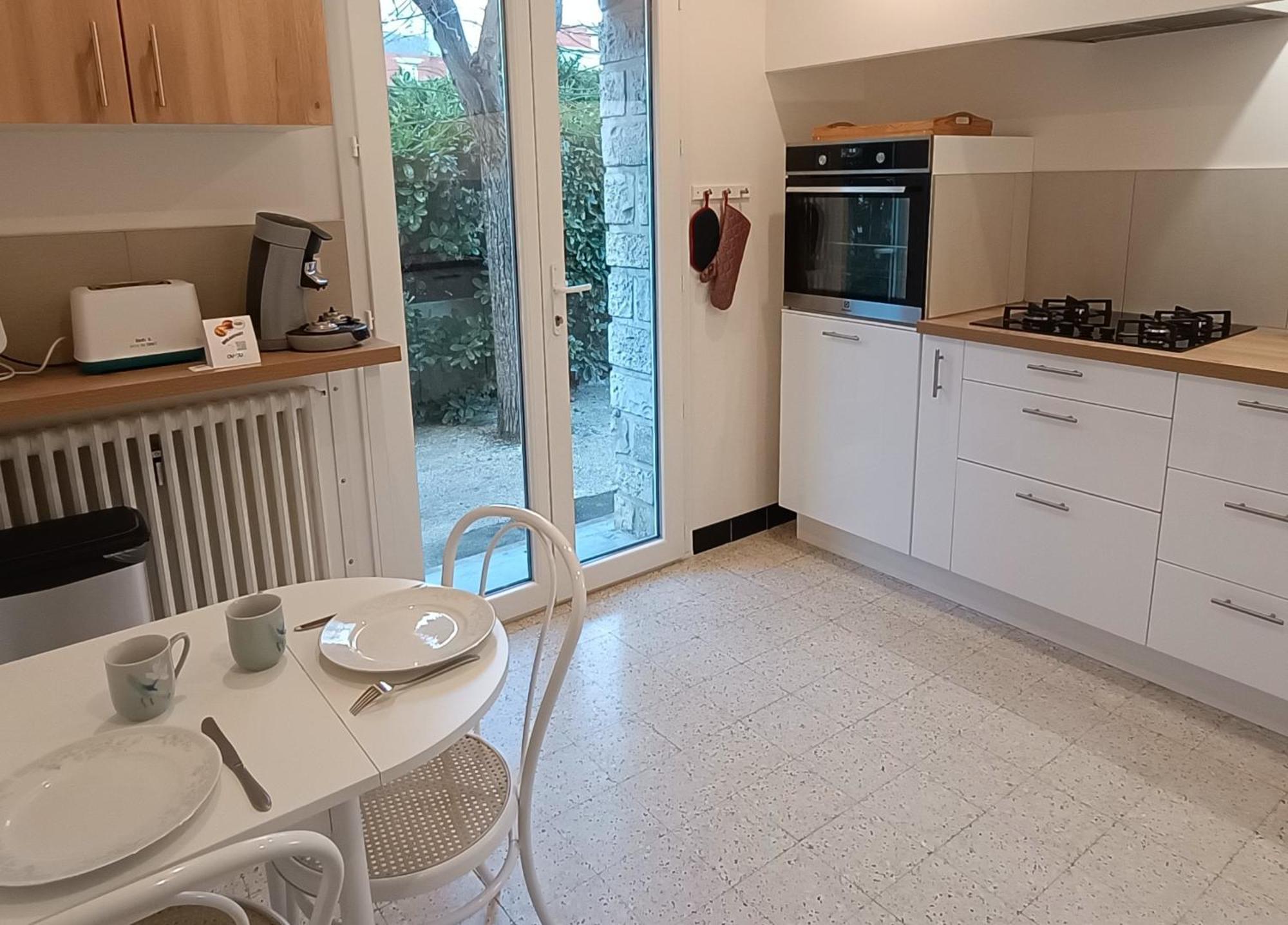 Grand Appartement, 2 Chambres Et Jardin Nîmes Extérieur photo